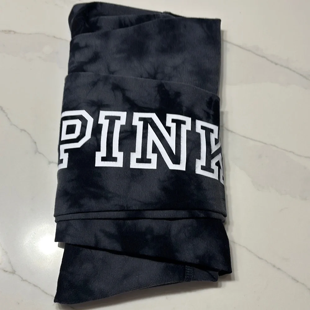 PINK Victoria's Secret Charcoal Tie-Dye Leggings - Picture 12 of 12